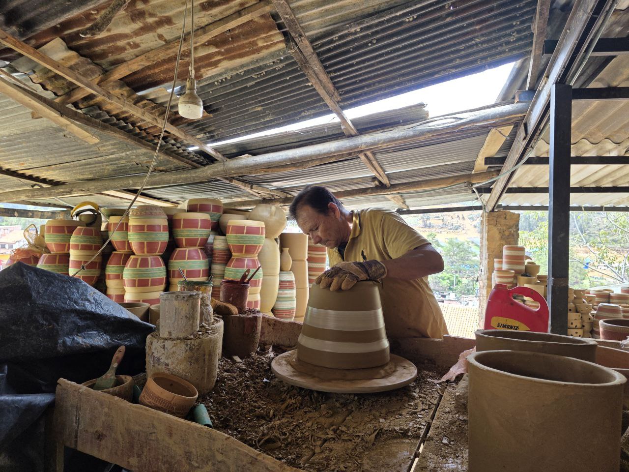 Equipo celebrando resultados financieros